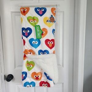 Sesame Street Colorful Heart Grover, Big Bird, Elmo, Ernie, Cookie Throw Blanket